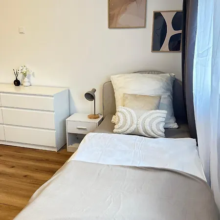 Bege Proteam Base Semesterbostad *